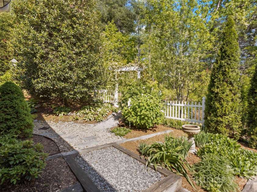 216 Cold Stream Way, Hendersonville, NC 28791.  MLS# CAR4254687, YatesRealty ID 11806. 
