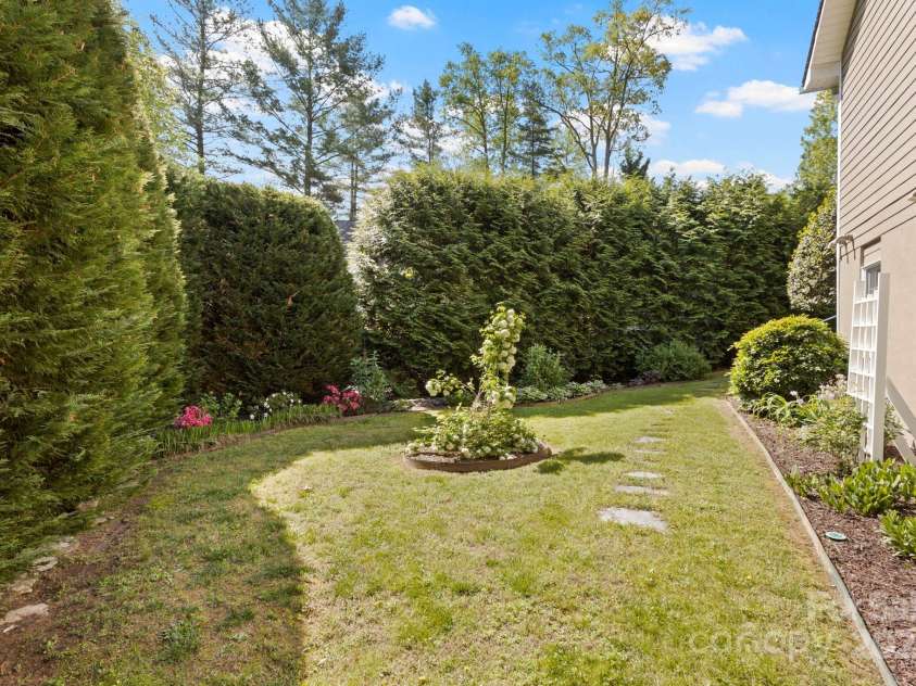 216 Cold Stream Way, Hendersonville, NC 28791.  MLS# CAR4254687, YatesRealty ID 11806. 