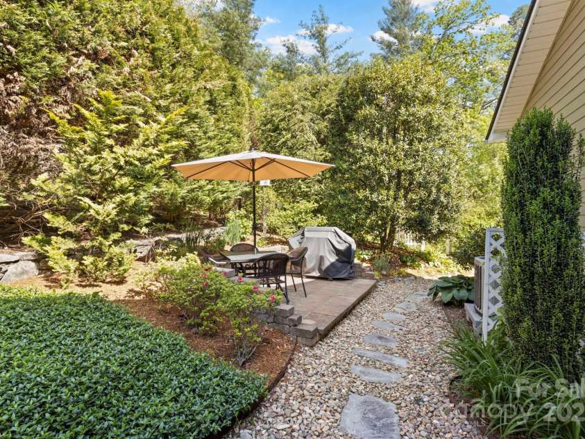 216 Cold Stream Way, Hendersonville, NC 28791.  MLS# CAR4254687, YatesRealty ID 11806. 