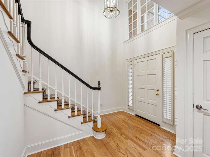 2027 Meadowood Lane, Charlotte, NC 28211.  MLS# CAR4224045, YatesRealty ID 11807. 2 story open Foyer with winding staircase and solid wood stairs.