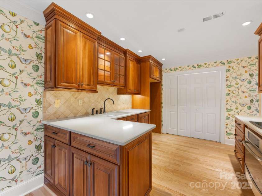 2027 Meadowood Lane, Charlotte, NC 28211.  MLS# CAR4224045, YatesRealty ID 11807. Another view from Breakfast Area looking into Kitchen