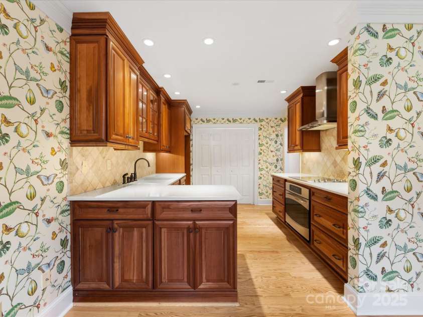 2027 Meadowood Lane, Charlotte, NC 28211.  MLS# CAR4224045, YatesRealty ID 11807. View from Breakfast Area looking into Kitchen