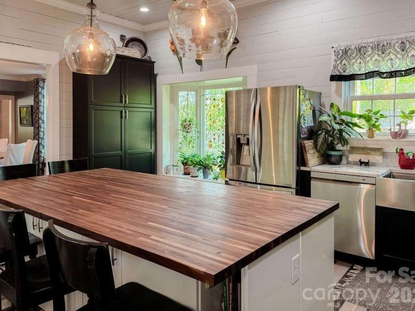 517 Sunnyside Drive, Concord, NC 28025.  MLS# CAR4367773, YatesRealty ID 11808. Kitchen 