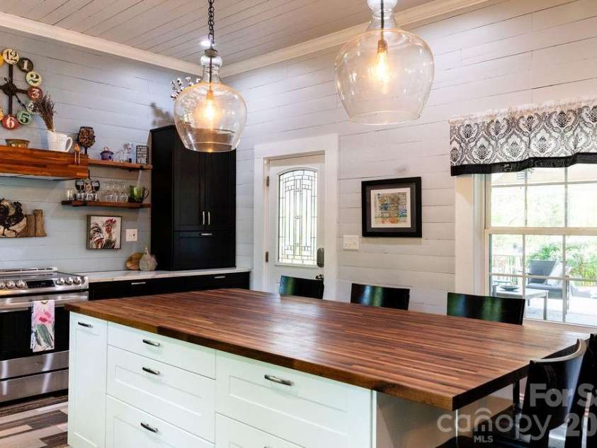 517 Sunnyside Drive, Concord, NC 28025.  MLS# CAR4367773, YatesRealty ID 11808. Kitchen