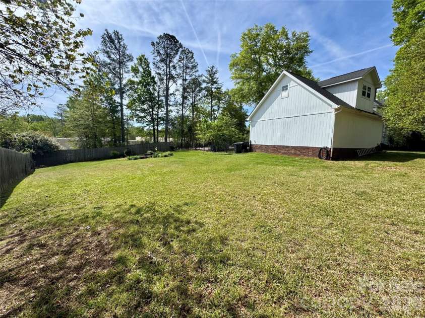 517 Sunnyside Drive, Concord, NC 28025.  MLS# CAR4367773, YatesRealty ID 11808. Large backyard