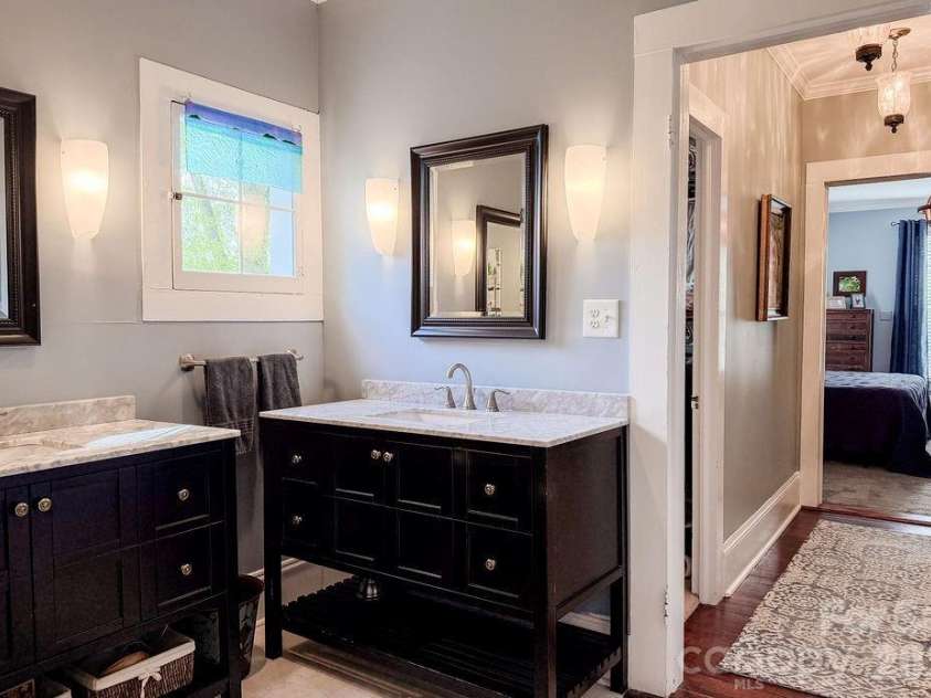 517 Sunnyside Drive, Concord, NC 28025.  MLS# CAR4367773, YatesRealty ID 11808. Primary bath