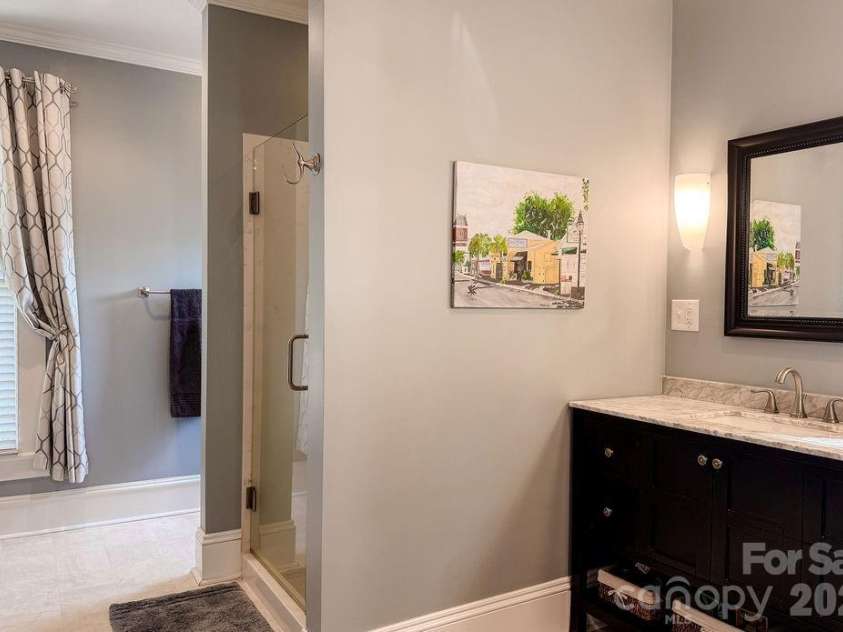 517 Sunnyside Drive, Concord, NC 28025.  MLS# CAR4367773, YatesRealty ID 11808. Primary bath