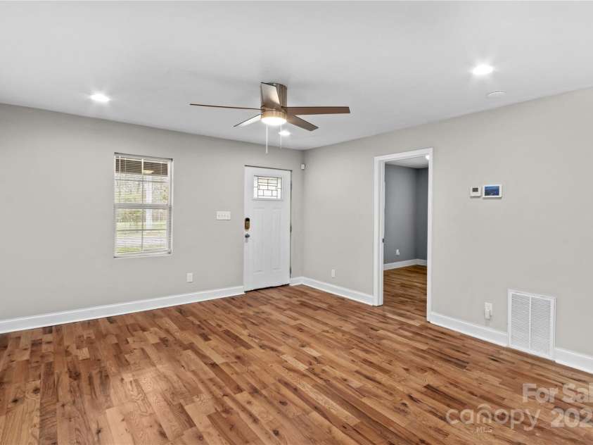 523 Woodlawn Drive, Statesville, NC 28677.  MLS# CAR4238551, YatesRealty ID 11808. 