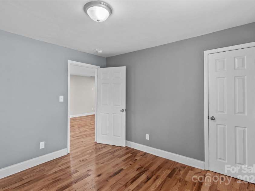 523 Woodlawn Drive, Statesville, NC 28677.  MLS# CAR4238551, YatesRealty ID 11808. 