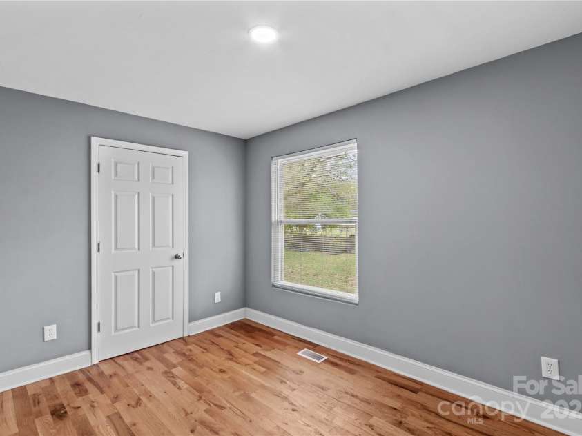 523 Woodlawn Drive, Statesville, NC 28677.  MLS# CAR4238551, YatesRealty ID 11808. 