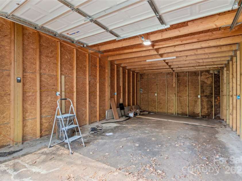 523 Woodlawn Drive, Statesville, NC 28677.  MLS# CAR4238551, YatesRealty ID 11808. 