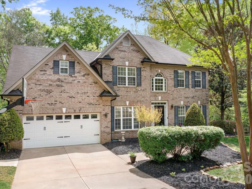 5617 Sugarcane Court, Mint Hill, NC 28227.  MLS# CAR4366997, YatesRealty ID 11809. Full Brick home in Mint Hill! 