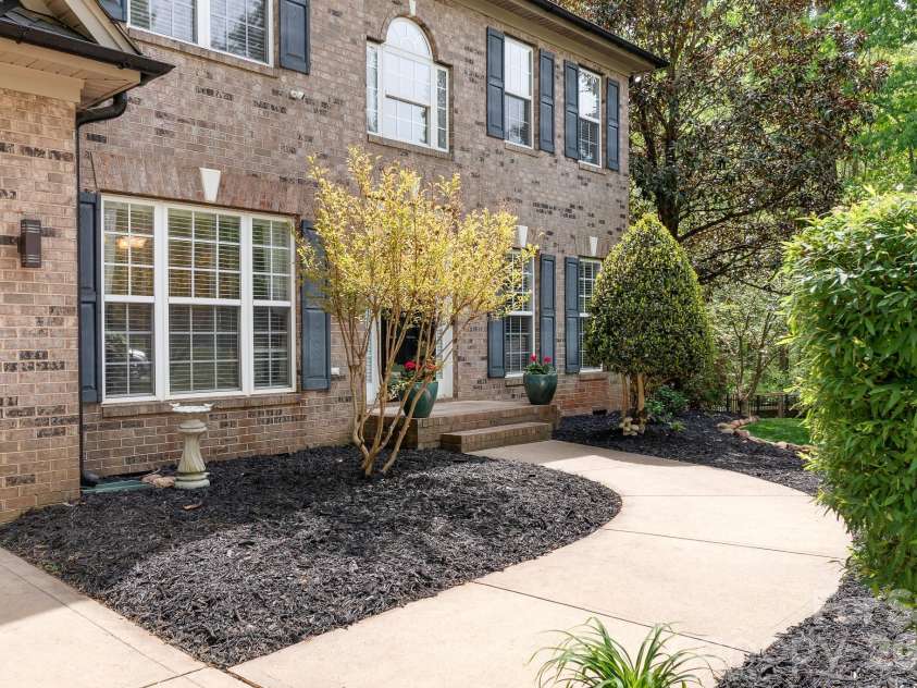 5617 Sugarcane Court, Mint Hill, NC 28227.  MLS# CAR4366997, YatesRealty ID 11809. Pretty full brick home