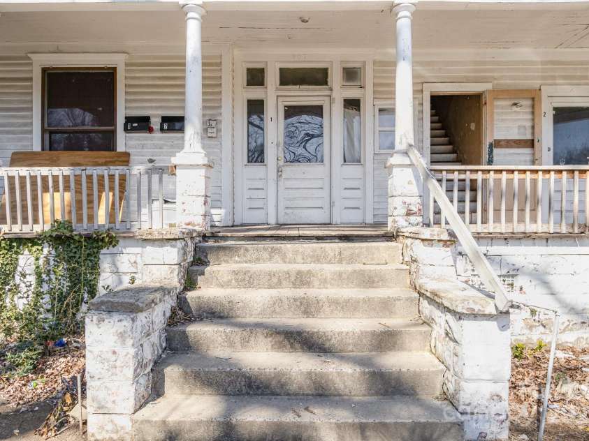 616 Mebane Street, Burlington, NC 27217.  MLS# CAR4228232, YatesRealty ID 1181. 