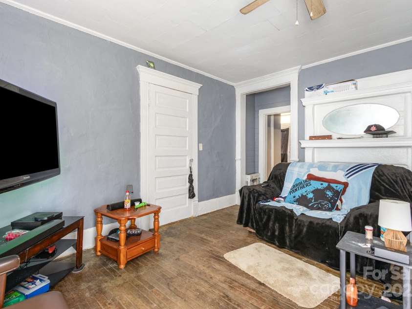 616 Mebane Street, Burlington, NC 27217.  MLS# CAR4228232, YatesRealty ID 1181. 