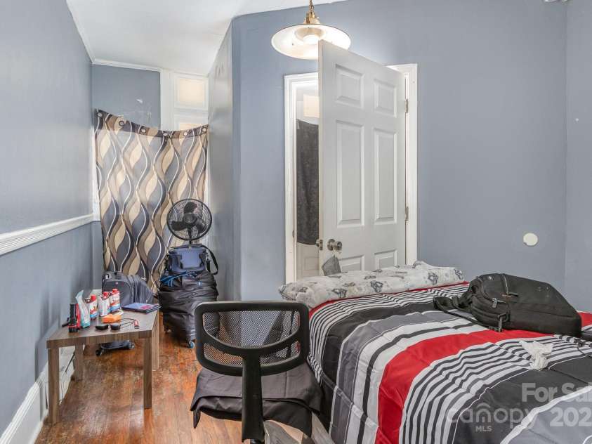 616 Mebane Street, Burlington, NC 27217.  MLS# CAR4228232, YatesRealty ID 1181. 