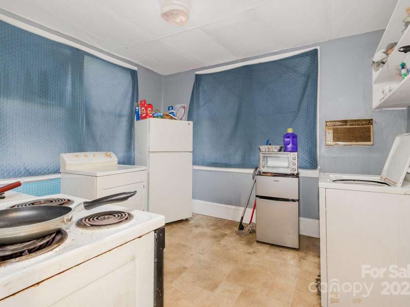 616 Mebane Street, Burlington, NC 27217.  MLS# CAR4228232, YatesRealty ID 1181. 