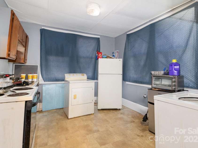 616 Mebane Street, Burlington, NC 27217.  MLS# CAR4228232, YatesRealty ID 1181. 