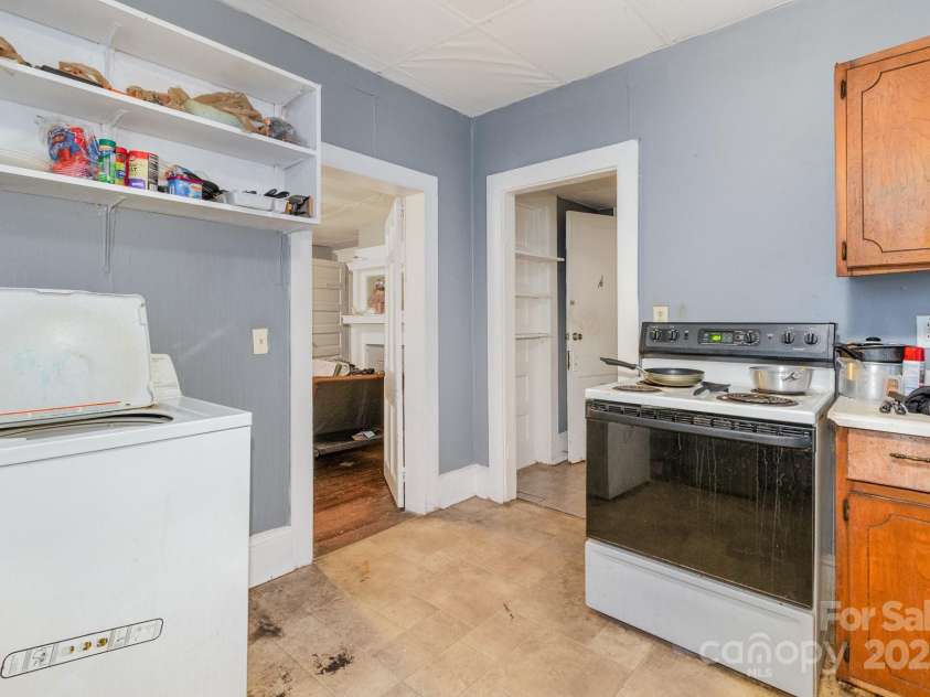 616 Mebane Street, Burlington, NC 27217.  MLS# CAR4228232, YatesRealty ID 1181. 