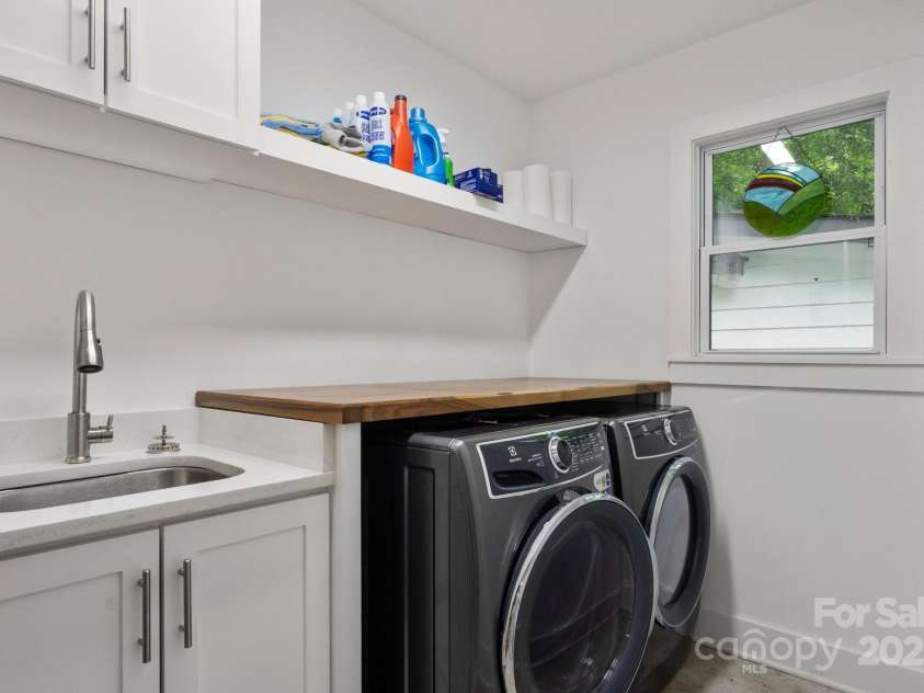 3538 Denson Place, Charlotte, NC 28215.  MLS# CAR4253451, YatesRealty ID 11810. Laundry Room