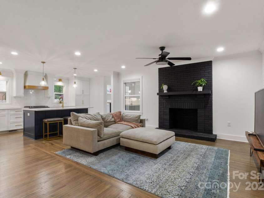 3538 Denson Place, Charlotte, NC 28215.  MLS# CAR4253451, YatesRealty ID 11810. Living Room