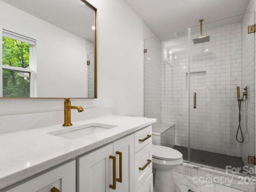 3538 Denson Place, Charlotte, NC 28215.  MLS# CAR4253451, YatesRealty ID 11810. Primary Ensuite