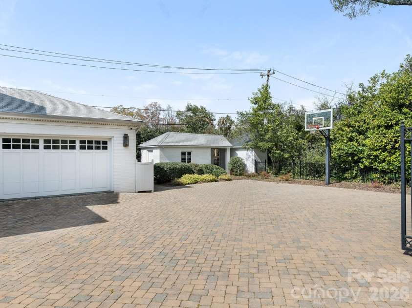 1930 Queens Road, Charlotte, NC 28207.  MLS# CAR4367656, YatesRealty ID 11811. Driveway/Garage