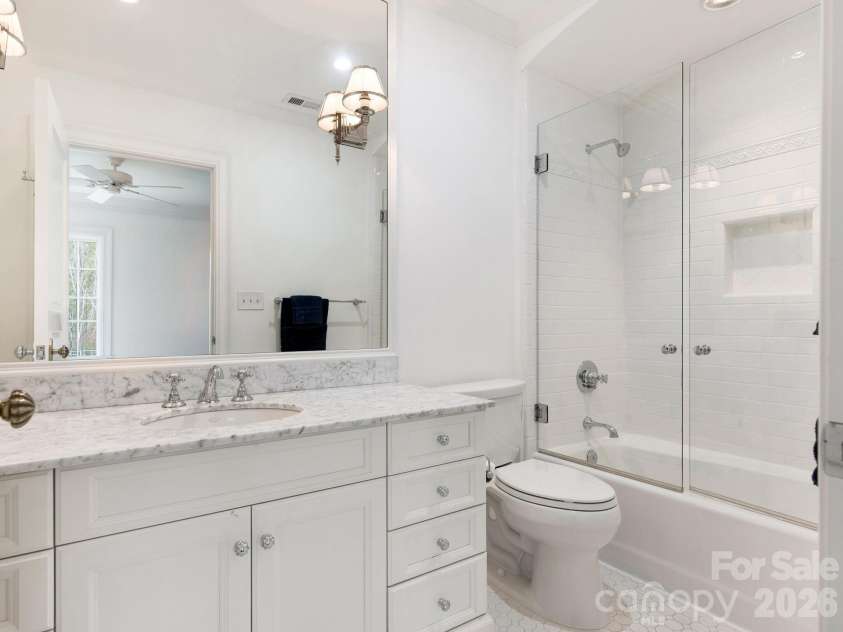 1930 Queens Road, Charlotte, NC 28207.  MLS# CAR4367656, YatesRealty ID 11811. Full Bath 2