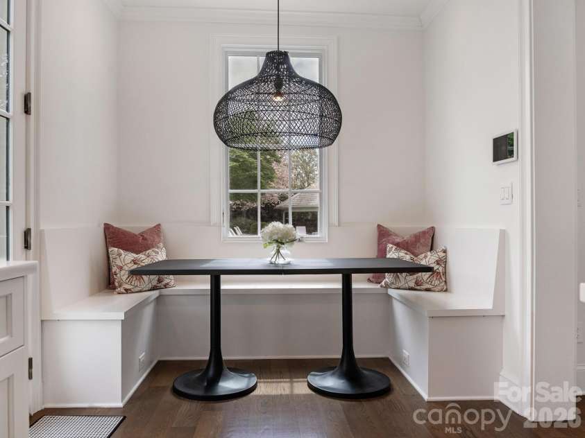 1930 Queens Road, Charlotte, NC 28207.  MLS# CAR4367656, YatesRealty ID 11811. Guest House Dining Nook