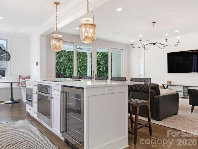 1930 Queens Road, Charlotte, NC 28207.  MLS# CAR4367656, YatesRealty ID 11811. Guest House Kitchen