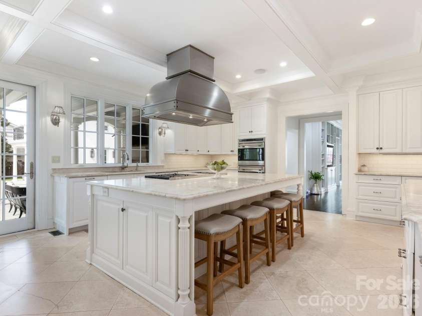 1930 Queens Road, Charlotte, NC 28207.  MLS# CAR4367656, YatesRealty ID 11811. Kitchen