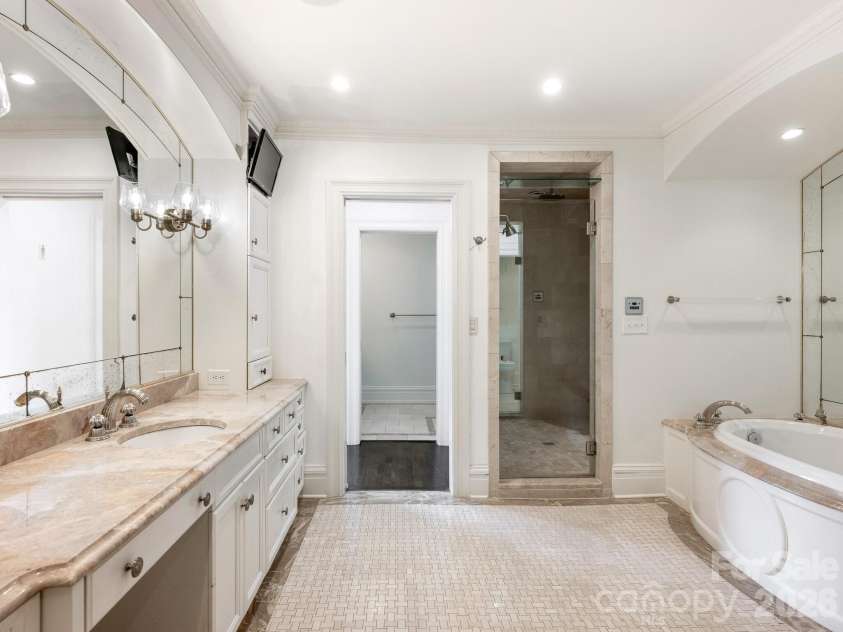 1930 Queens Road, Charlotte, NC 28207.  MLS# CAR4367656, YatesRealty ID 11811. Primary Bathroom