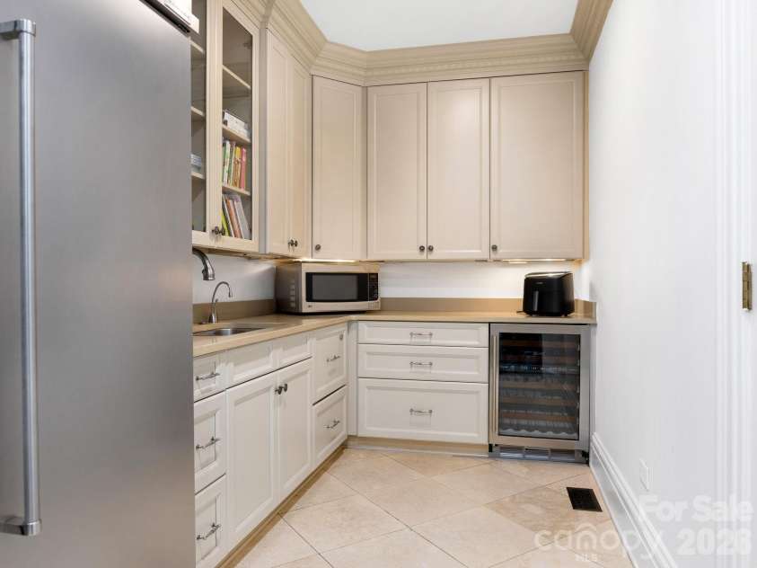 1930 Queens Road, Charlotte, NC 28207.  MLS# CAR4367656, YatesRealty ID 11811. Scullery