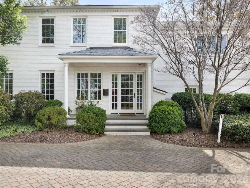 1930 Queens Road, Charlotte, NC 28207.  MLS# CAR4367656, YatesRealty ID 11811. Side Entry