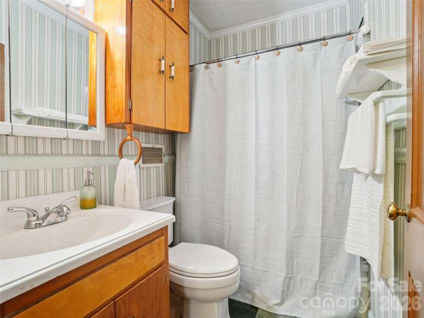 28 Kensington Drive, Asheville, NC 28805.  MLS# CAR4368193, YatesRealty ID 11814. 