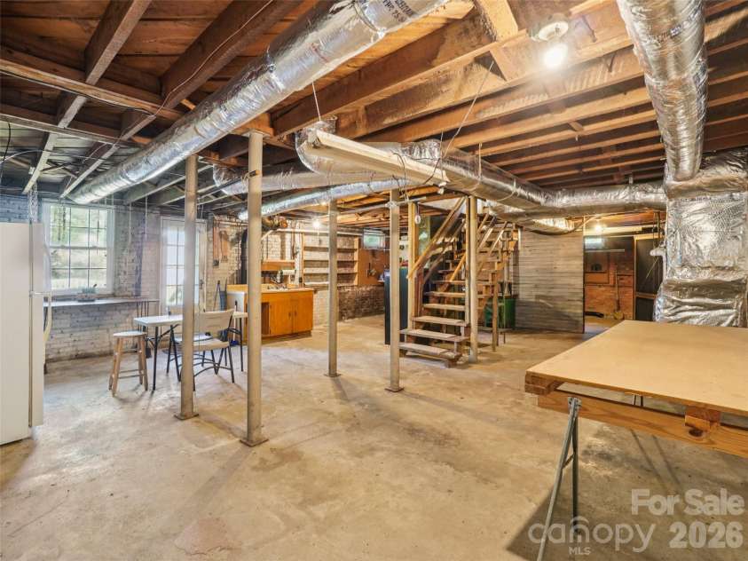 28 Kensington Drive, Asheville, NC 28805.  MLS# CAR4368193, YatesRealty ID 11814. 