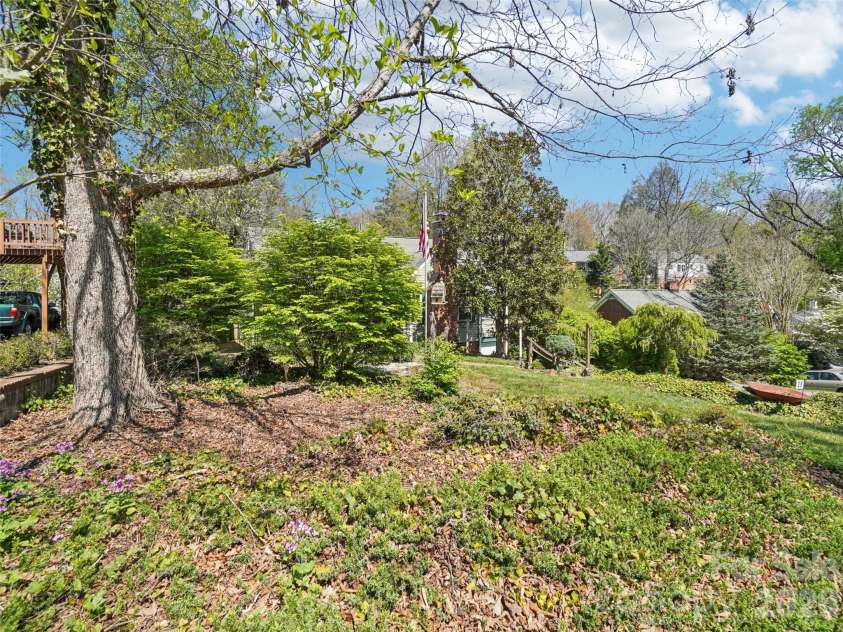 28 Kensington Drive, Asheville, NC 28805.  MLS# CAR4368193, YatesRealty ID 11814. 