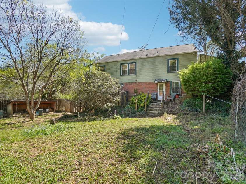 28 Kensington Drive, Asheville, NC 28805.  MLS# CAR4368193, YatesRealty ID 11814. Backyard