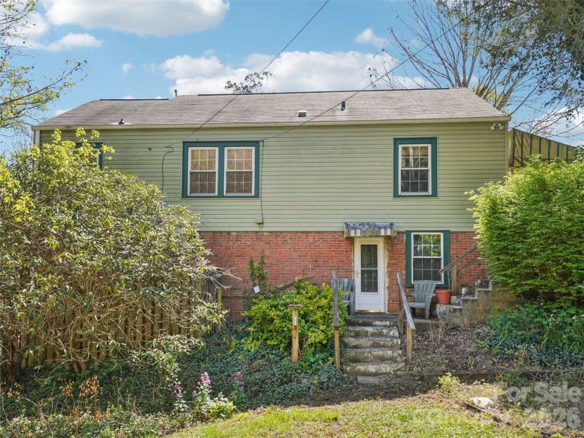 28 Kensington Drive, Asheville, NC 28805.  MLS# CAR4368193, YatesRealty ID 11814. Backyard