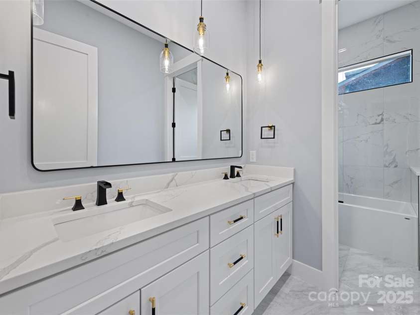 27 George Allen Ridge, Arden, NC 28704.  MLS# CAR4241501, YatesRealty ID 11818. 
