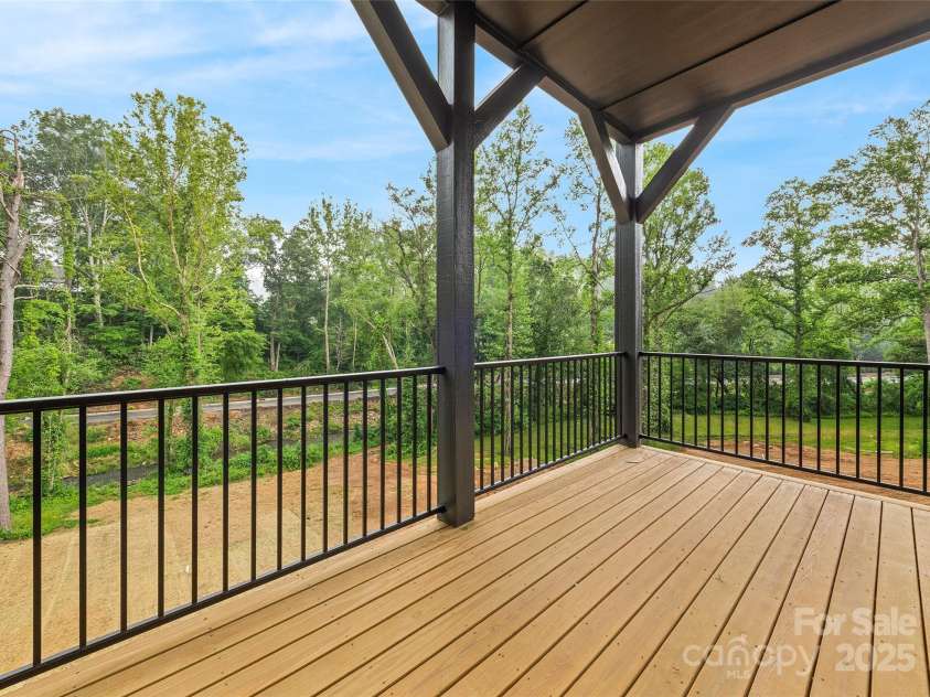 27 George Allen Ridge, Arden, NC 28704.  MLS# CAR4241501, YatesRealty ID 11818. 