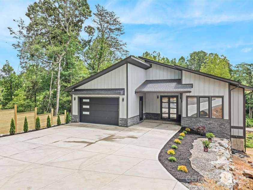 27 George Allen Ridge, Arden, NC 28704.  MLS# CAR4241501, YatesRealty ID 11818. 