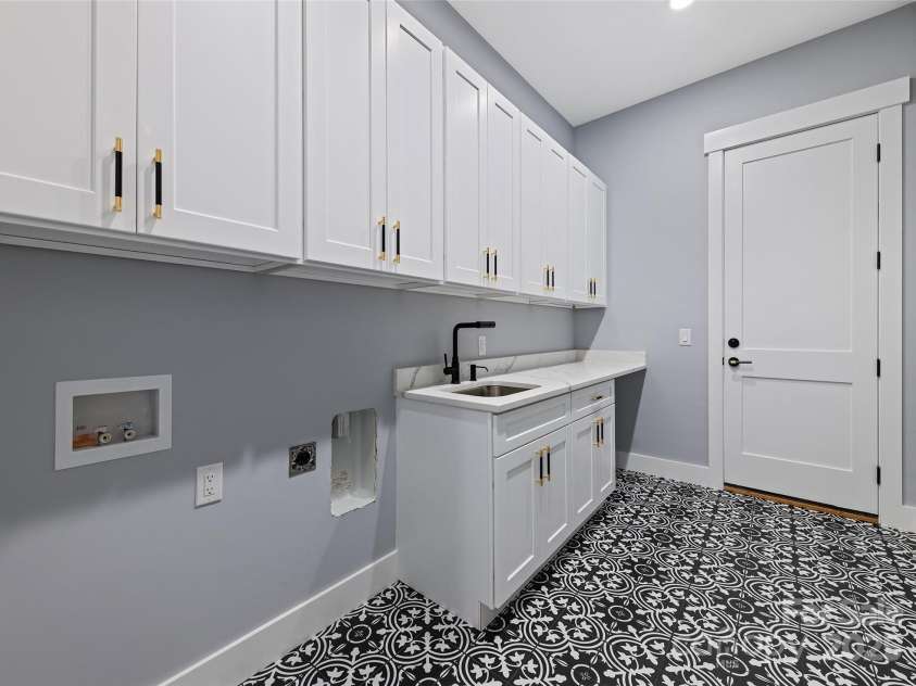 27 George Allen Ridge, Arden, NC 28704.  MLS# CAR4241501, YatesRealty ID 11818. 