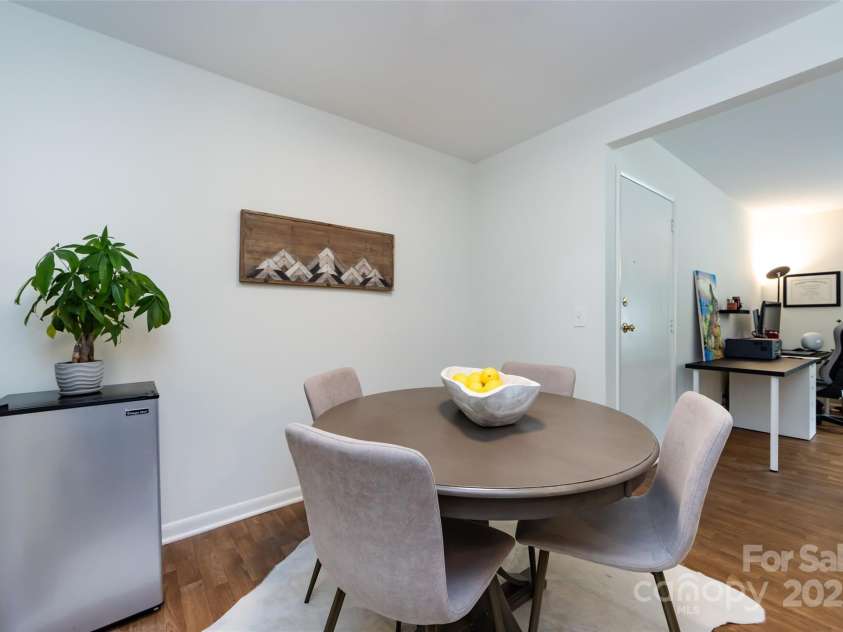 2620 Park Road, Charlotte, NC 28209.  MLS# CAR4275459, YatesRealty ID 11819. Dining room