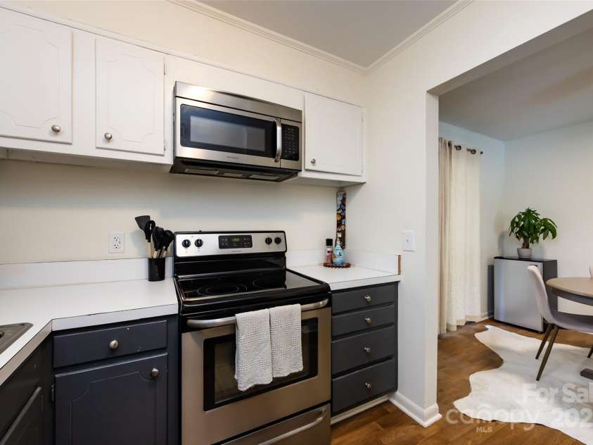 2620 Park Road, Charlotte, NC 28209.  MLS# CAR4275459, YatesRealty ID 11819. Kitchen