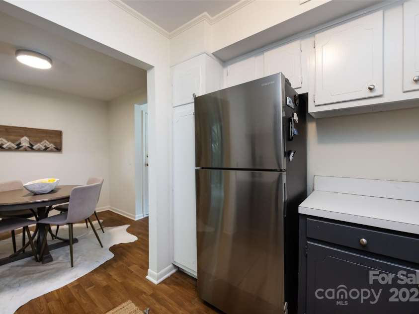 2620 Park Road, Charlotte, NC 28209.  MLS# CAR4275459, YatesRealty ID 11819. Kitchen