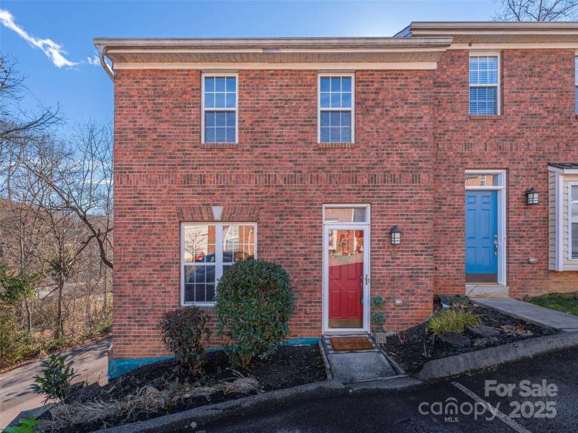 53 Vancott Court, Clyde, NC 28721.  MLS# CAR4333170, YatesRealty ID 11819. 