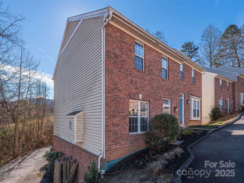 53 Vancott Court, Clyde, NC 28721.  MLS# CAR4333170, YatesRealty ID 11819. 