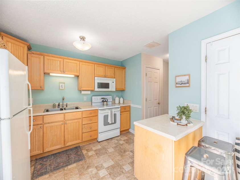 53 Vancott Court, Clyde, NC 28721.  MLS# CAR4333170, YatesRealty ID 11819. 