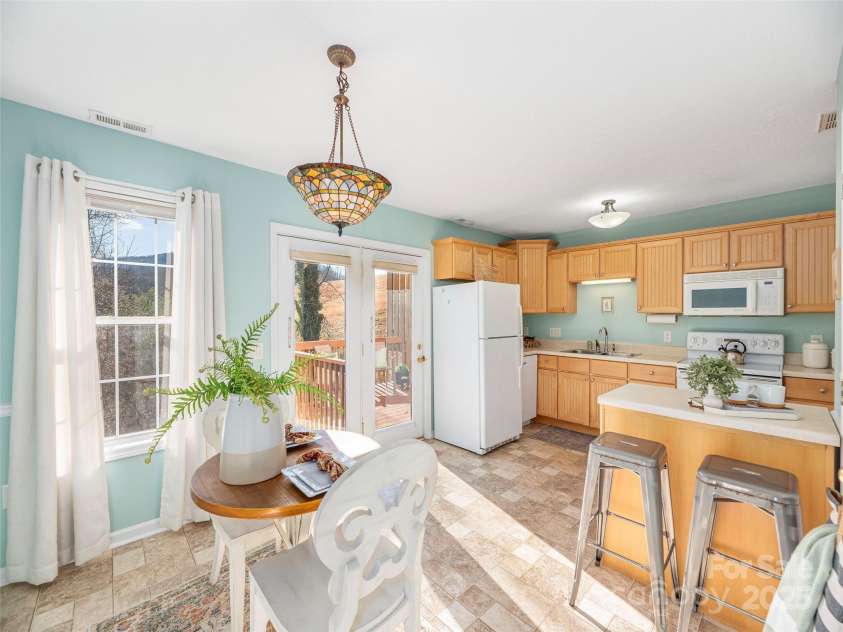 53 Vancott Court, Clyde, NC 28721.  MLS# CAR4333170, YatesRealty ID 11819. 
